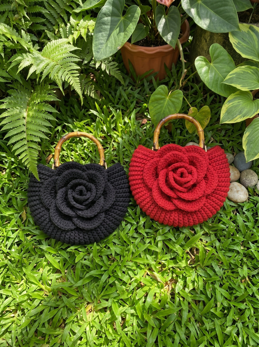 Bloom Handle Crochet Handbags — Black & Red